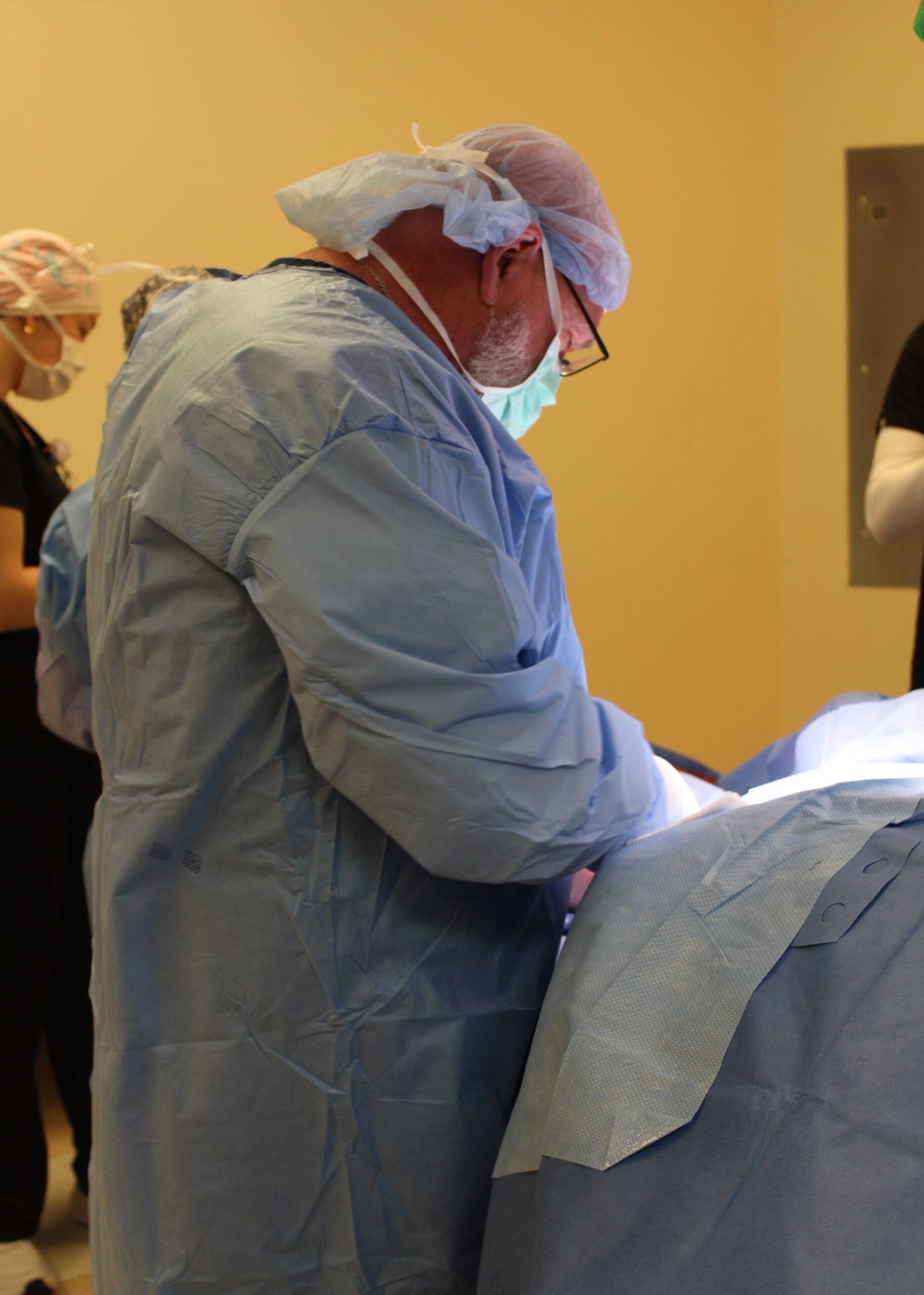 Dr. Bert Geer performing AltaViva procedure.