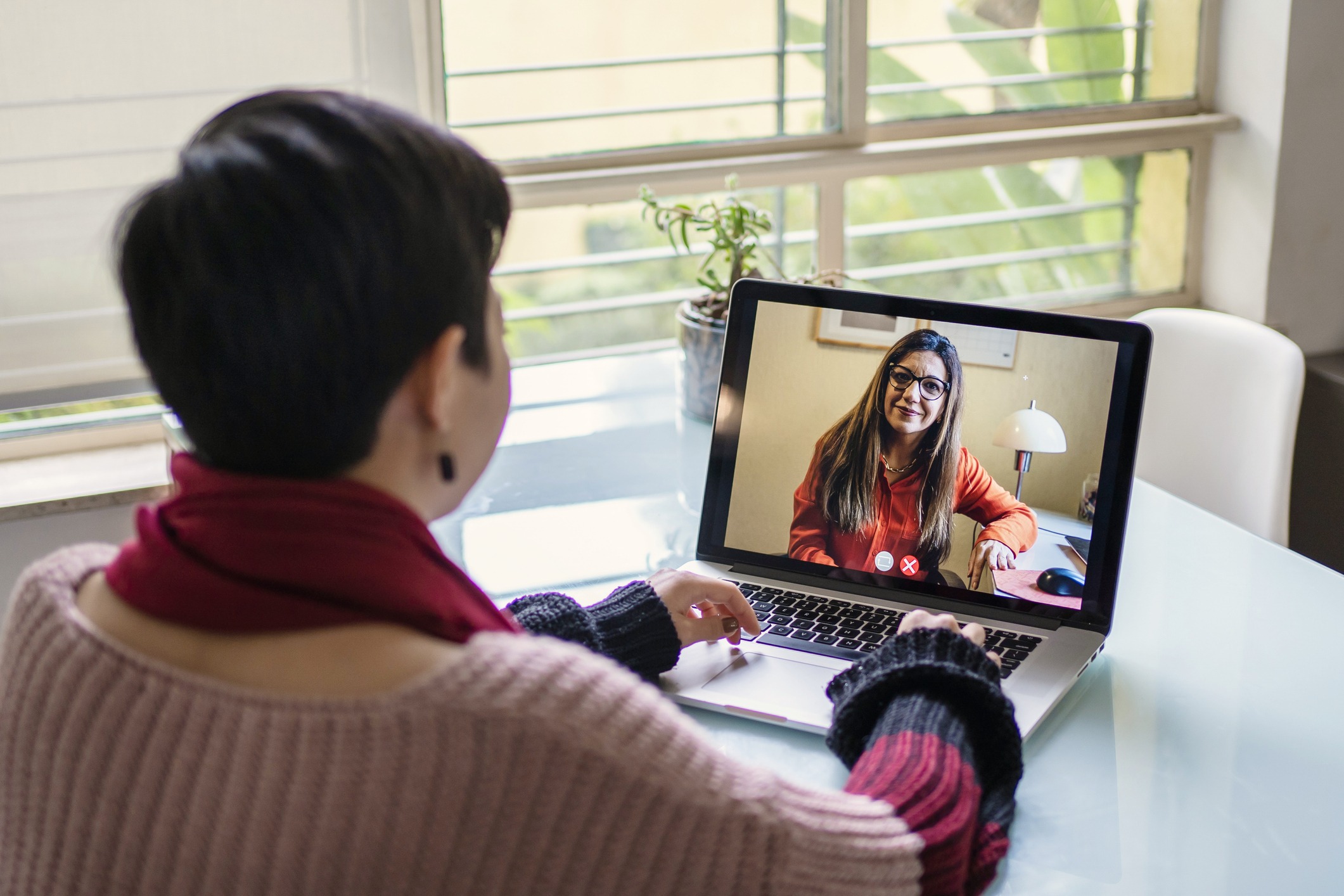 psychologist in video call